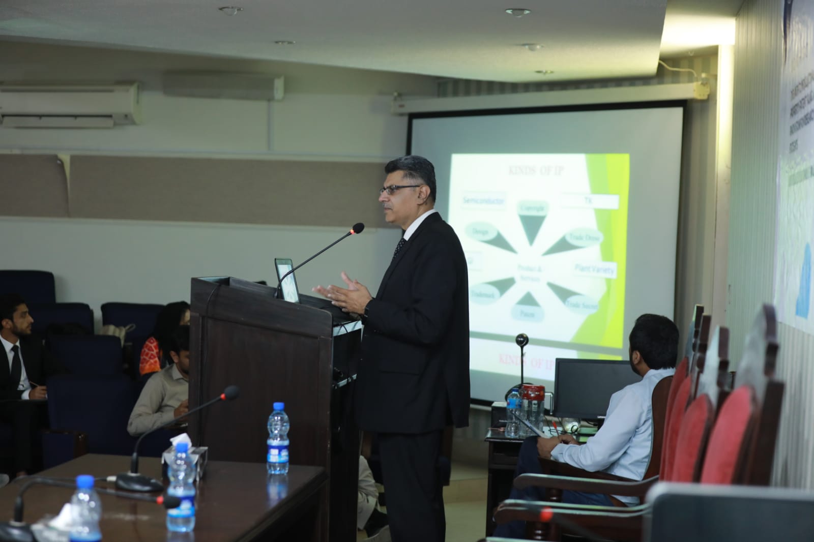 Quaid-i-Azam University holds Workshop on Patent Filing for Research Students